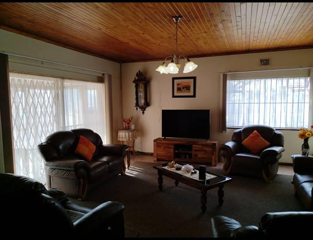 3 BEDROOM HOUSE FOR SALE IN KEMPTON PARK EXT 4